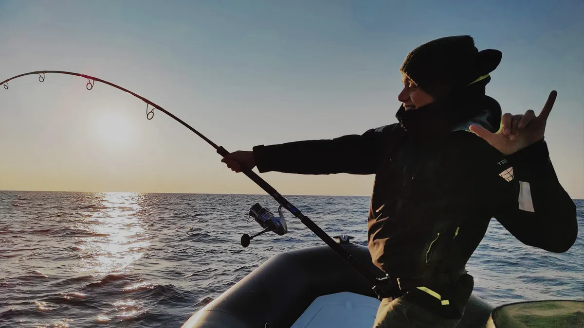 Photo de contact de partage pour les réseaux sociaux du guide de pêche Autrement Pêche à Fréjus et ses environs.