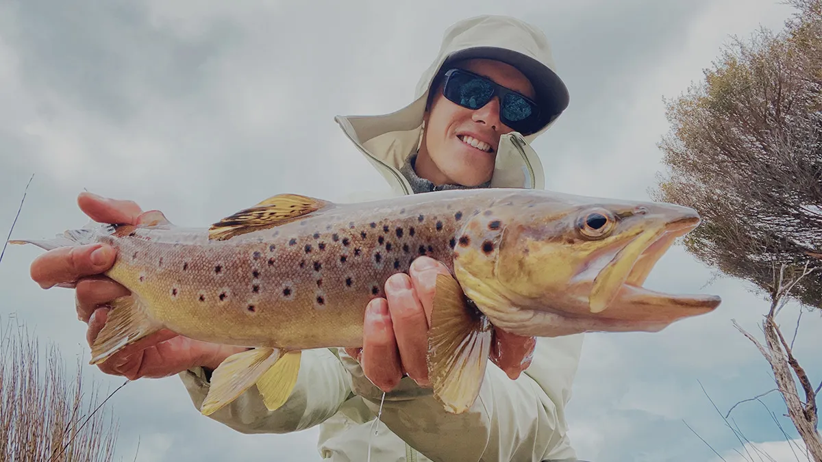 Photo de partage pour les réseaux sociaux pour l'activité de pêche en lac ou rivière, du guide de pêche Autrement Pêche à Fréjus et ses environs.